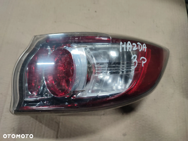 Mazda III 3 HB lampa prawa tylna