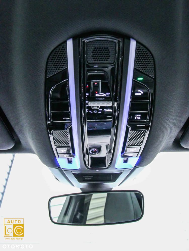 Porsche Cayenne Coupe Platinum Edition - 38