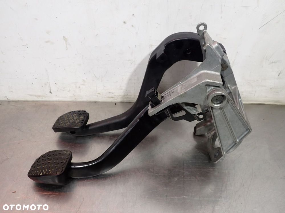 PEDAŁ SPRZĘGŁA HAMULCA BMW E87 - 2