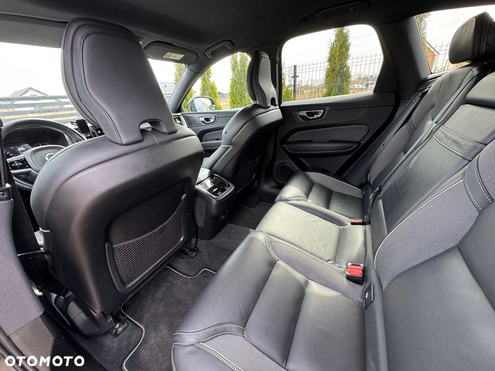 Volvo XC 60 B5 D AWD R-Design - 6