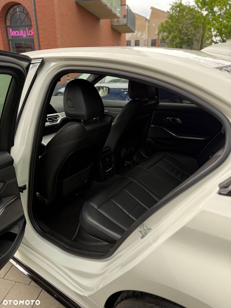 BMW Seria 3 330i M Sport sport - 18