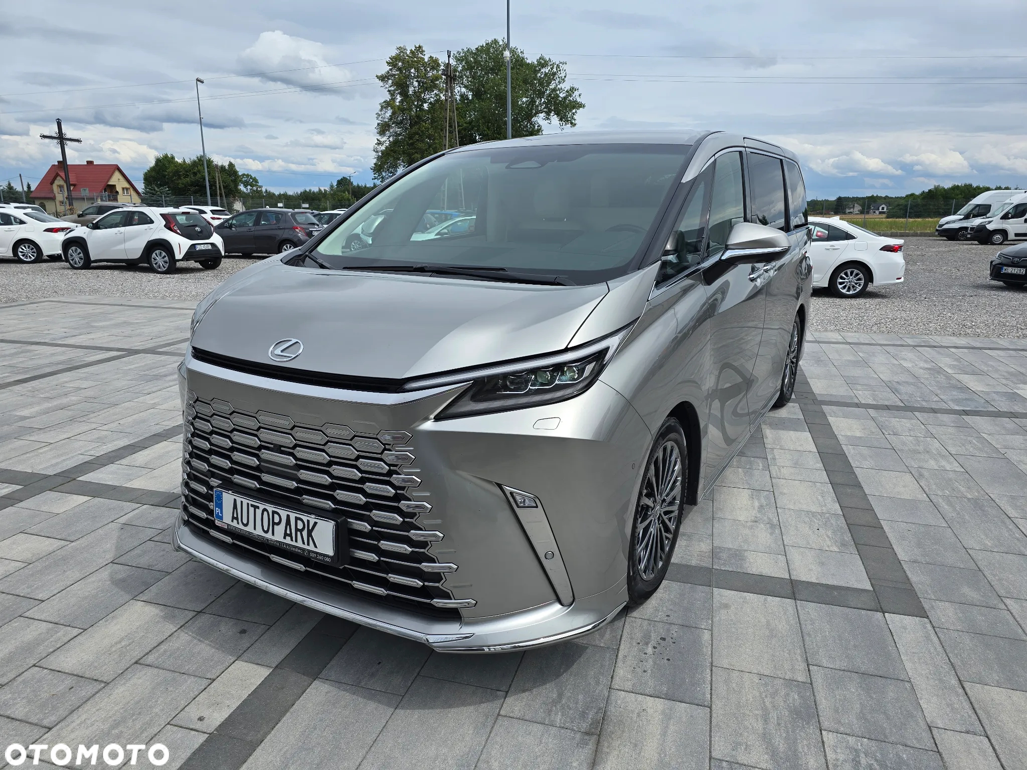 Lexus LM 350h Omotenashi - 6
