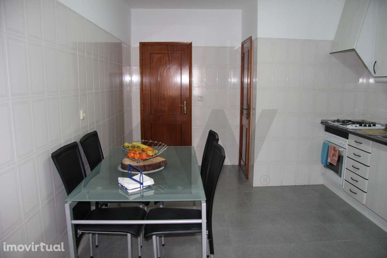 Apartamento T2 com 103 m2 - TAPADA das MERÇÊS - Grande imagem: 3/23