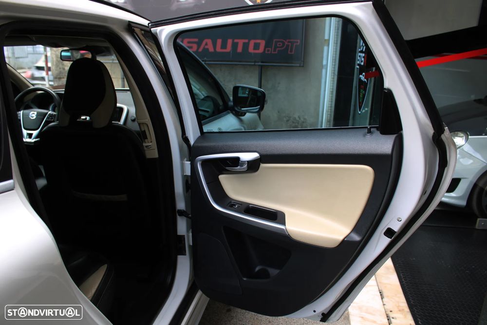 Volvo XC 60 2.0 D3 R-Design Geartronic - 27