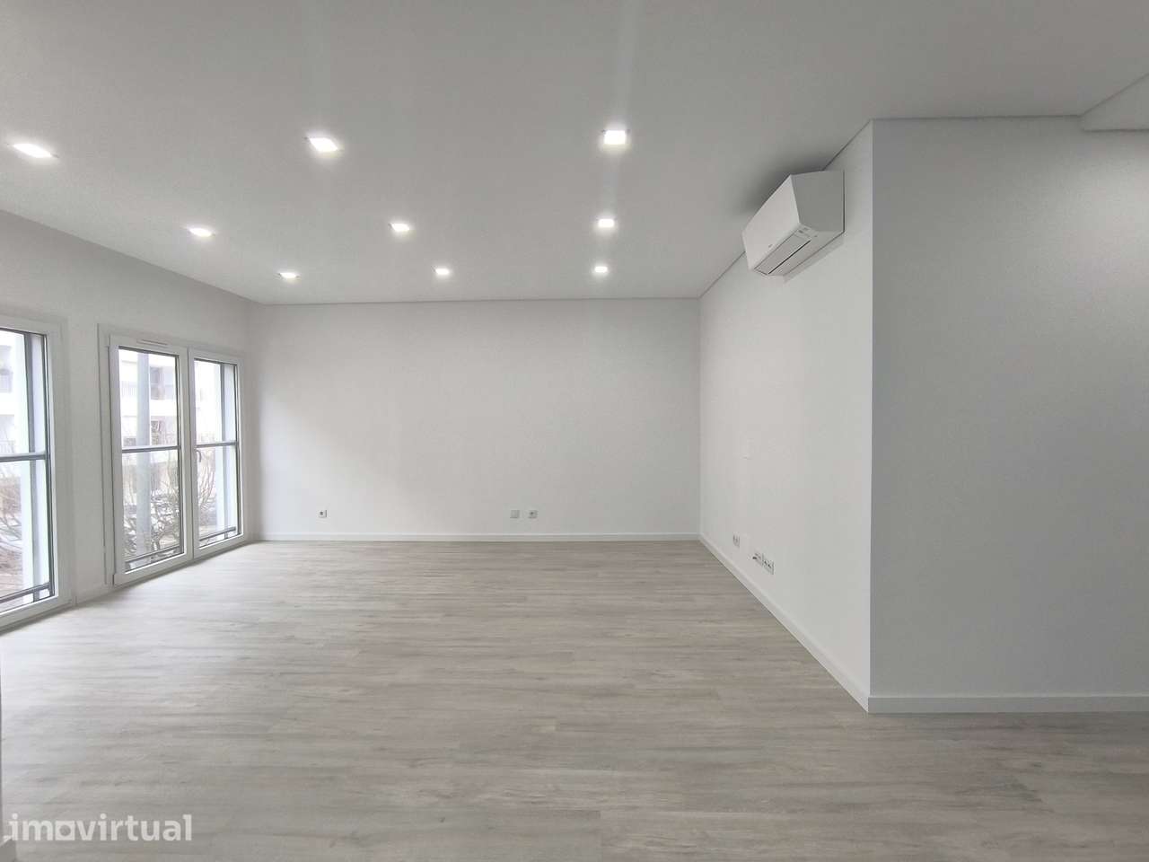 Apartamento T2 com 2 casas de banho e garagem - Grande imagem: 3/17