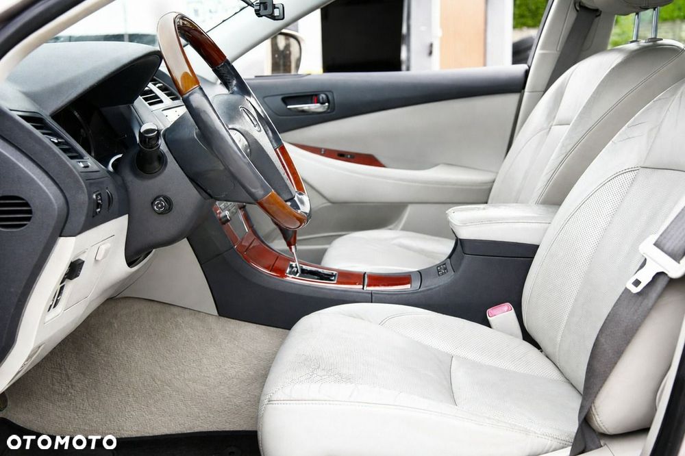 Lexus ES - 10