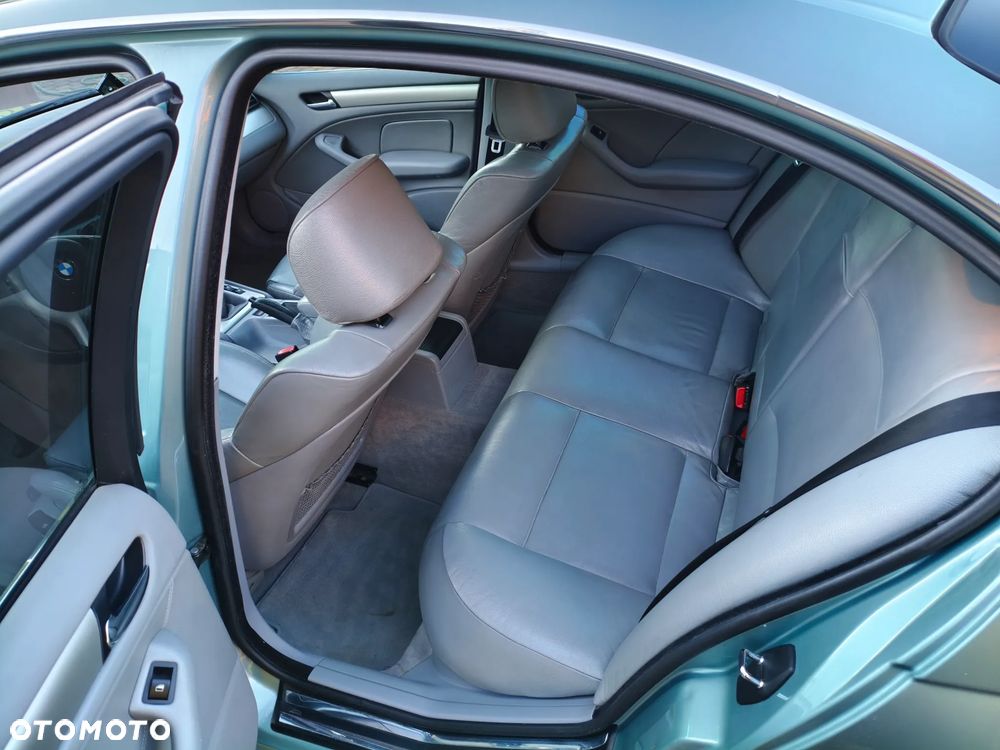 BMW Seria 3 330i - 21