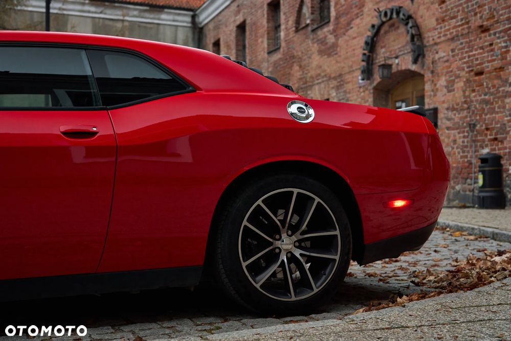 Dodge Challenger - 2