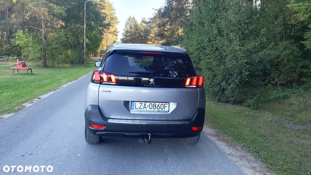 Peugeot 5008 - 8