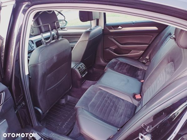 Volkswagen Passat - 12