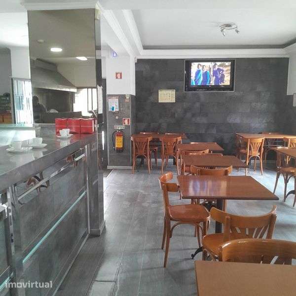 Imovel  no seixal, com dois pisos a funcionar como restaurante