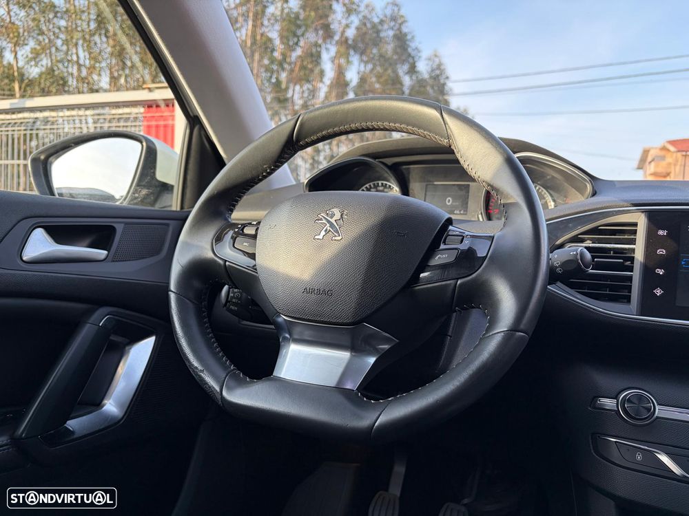 Peugeot 308 1.2 PureTech Allure J17 - 34