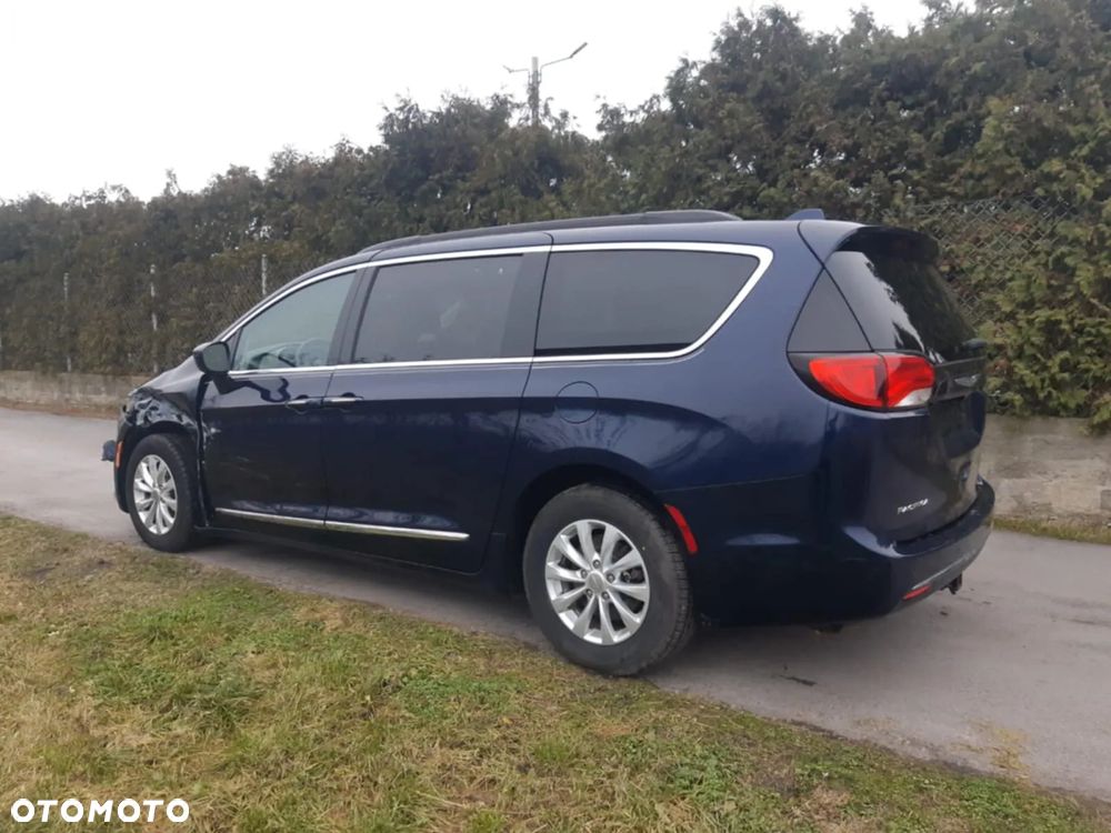 Chrysler Pacifica - 6