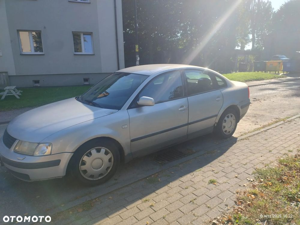 Volkswagen Passat - 4