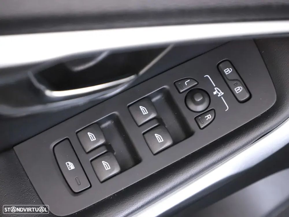 Volvo V40 D2 R Design - 14