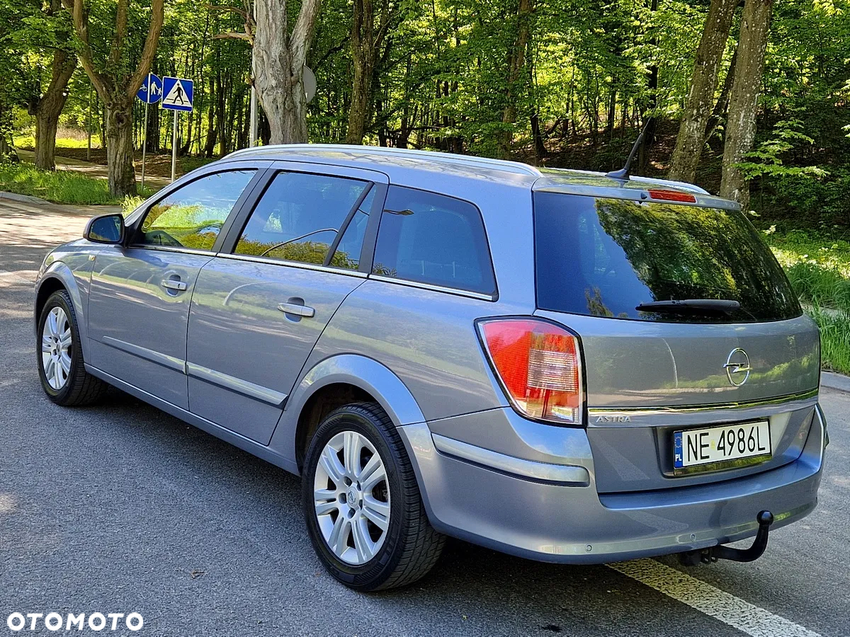 Opel Astra 1.6 Caravan Cosmo - 17
