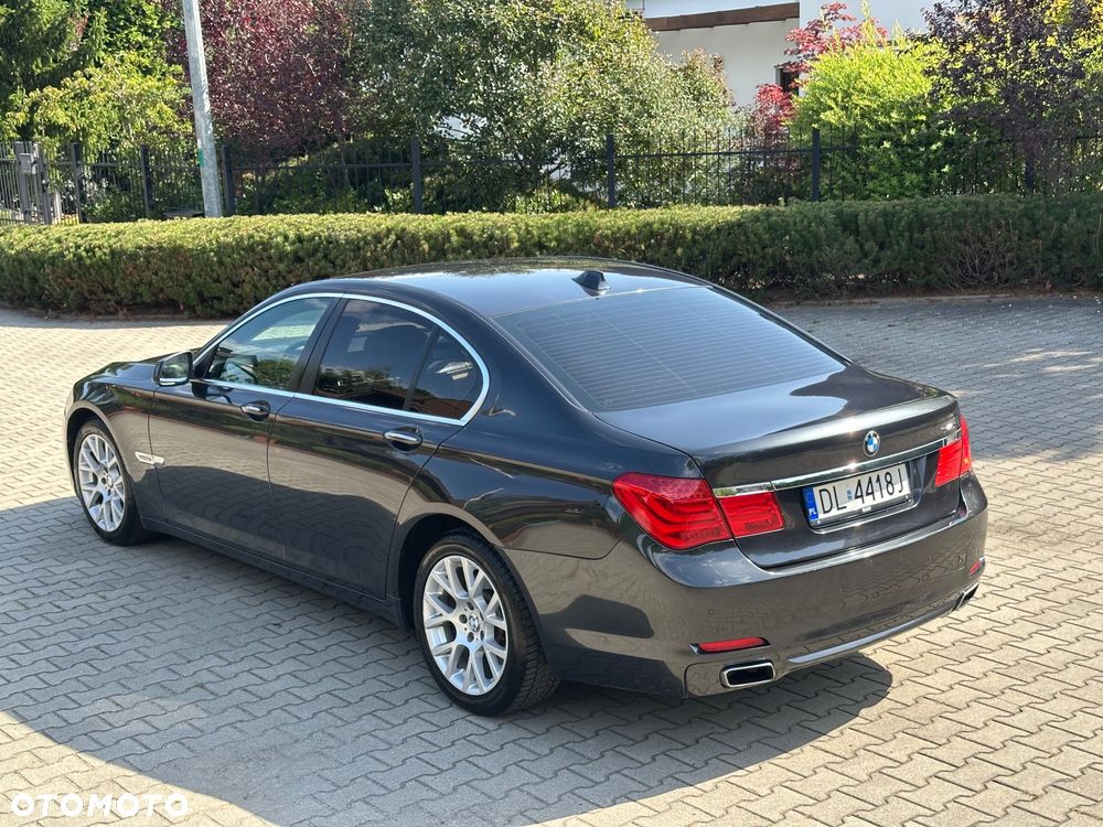 BMW Seria 7 740i - 17