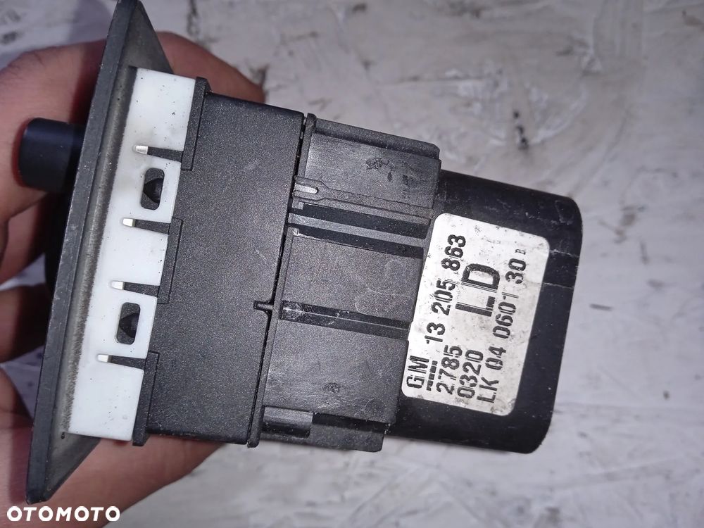 Opel Zafira B WŁĄCZNIK ŚWIATEŁ 13205863 OPEL ZAFIRA B Opel Zafira B WŁĄCZNIK ŚWIATEŁ 13205863 - 2