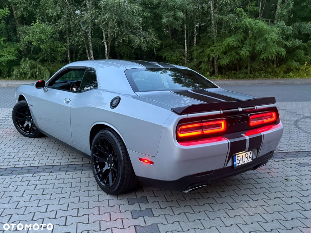 Dodge Challenger 5.7 R/T - 2