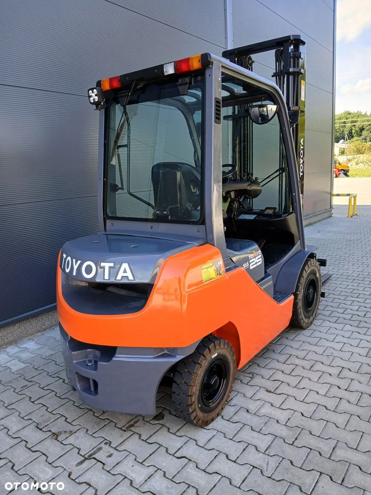 Toyota 02-8FDF25 - 6
