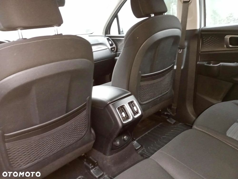 Kia Sorento 1.6 T-GDI HEV M 7os - 12