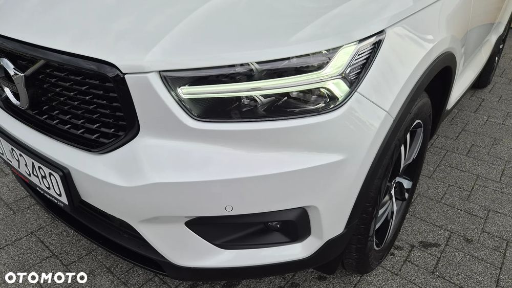 Volvo XC 40 T3 Geartronic Momentum Pro - 31