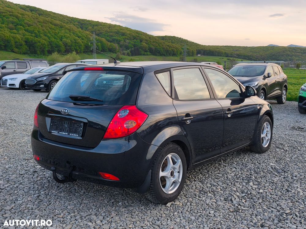 Kia Ceed - 8