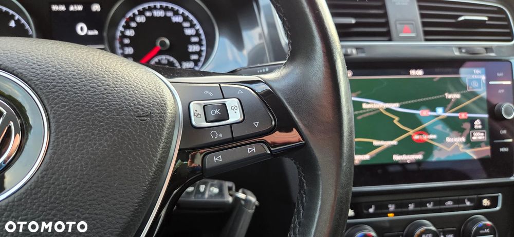 Volkswagen Golf - 22