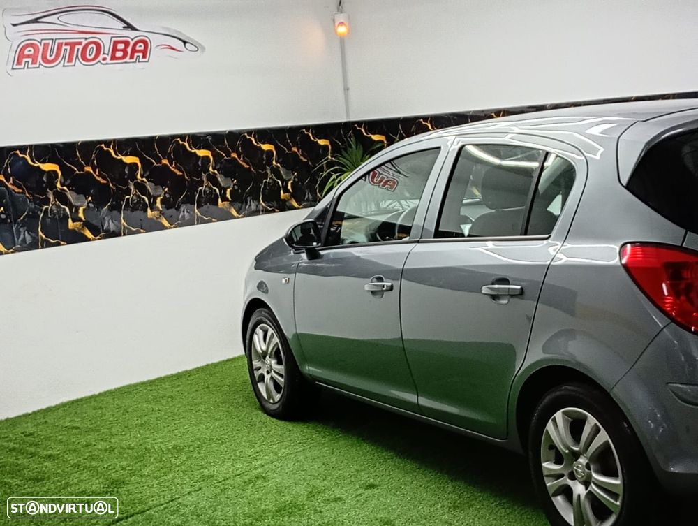 Opel Corsa 1.2 Cosmo - 17