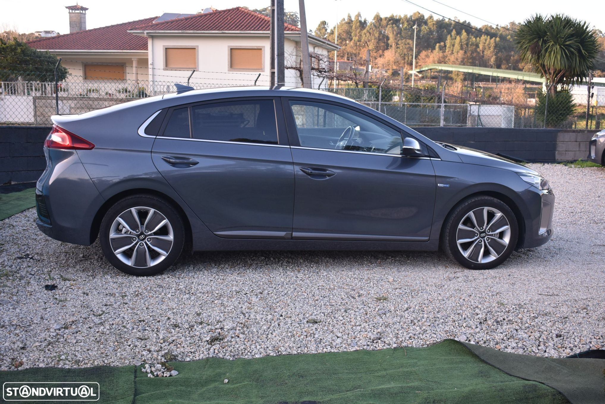 Hyundai Ioniq 1.6 GDI HEV Hybrid Tech - 4