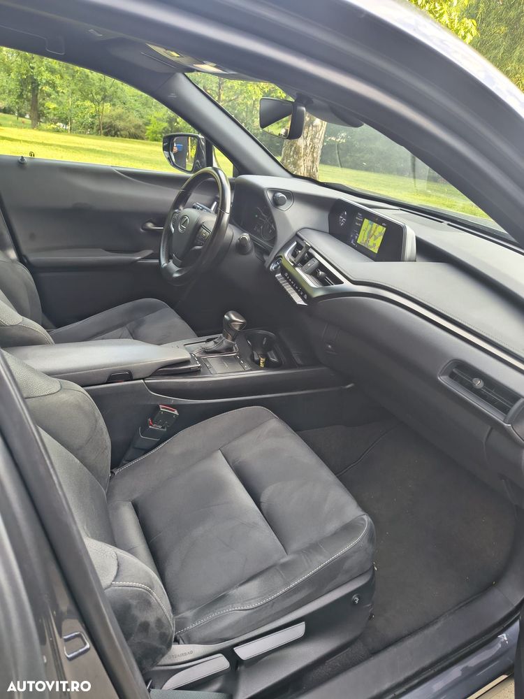 Lexus UX 250h Business Edition - 19