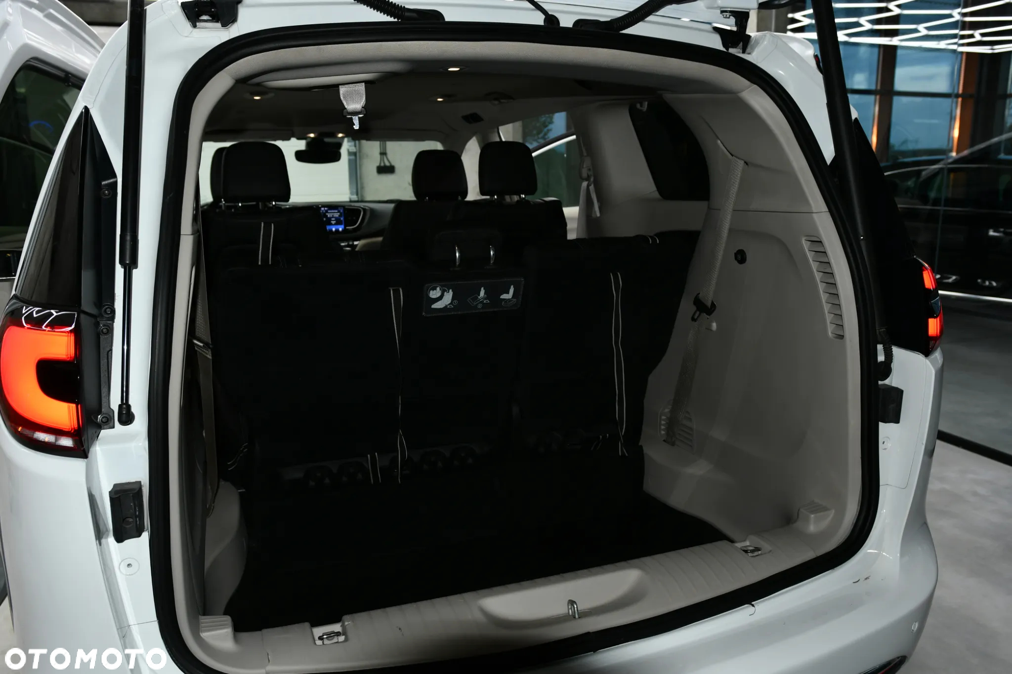 Chrysler Pacifica - 20