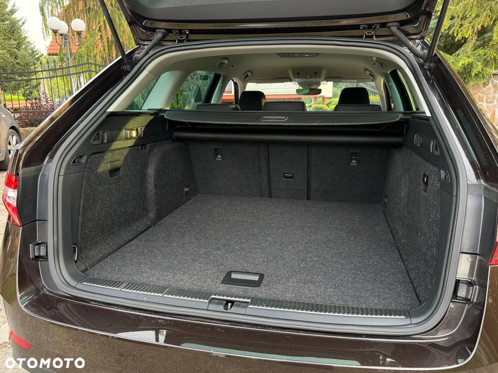 Skoda Superb 2.0 TDI 4x4 DSG Premium Edition - 24
