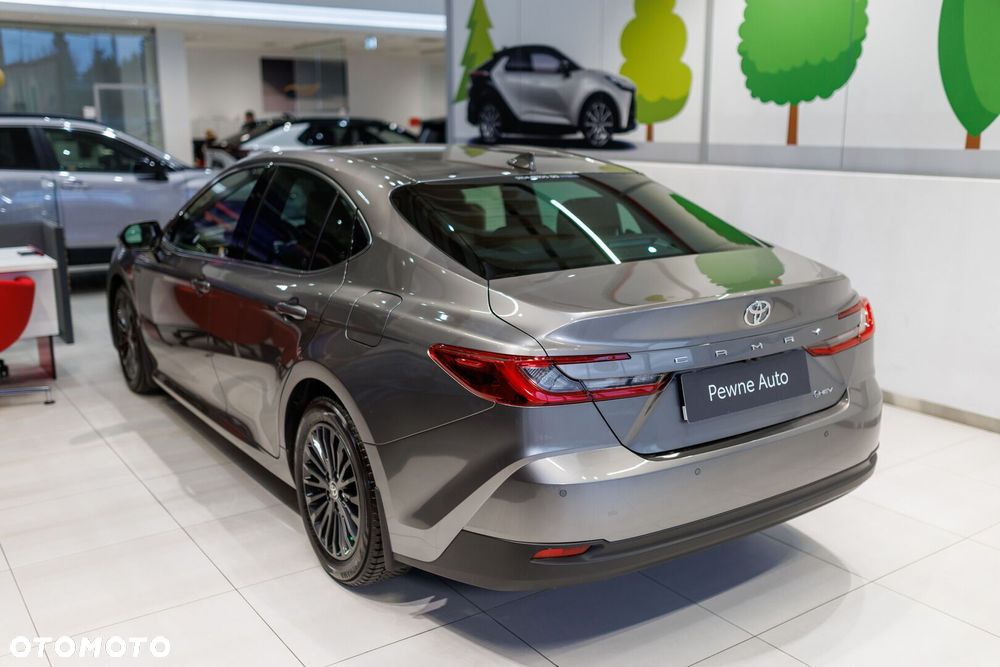 Toyota Camry - 5