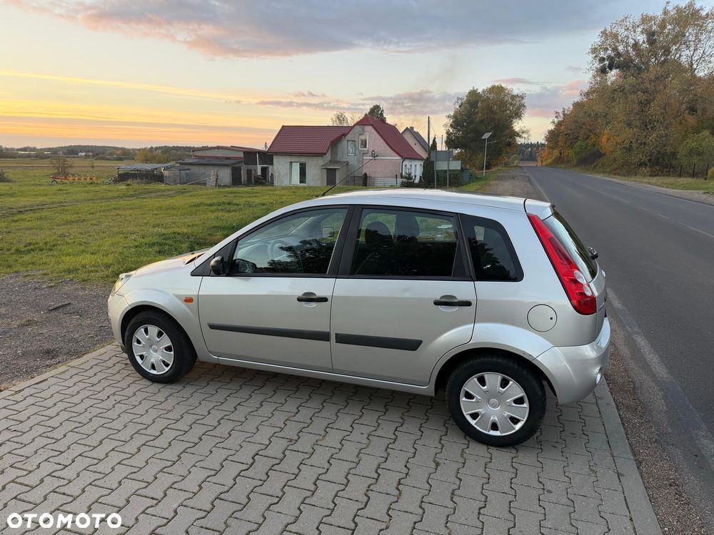 Ford Fiesta 1.4 Ambiente - 22