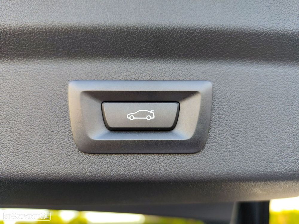 BMW iX2 eDrive20 Pack Desportivo M - 33