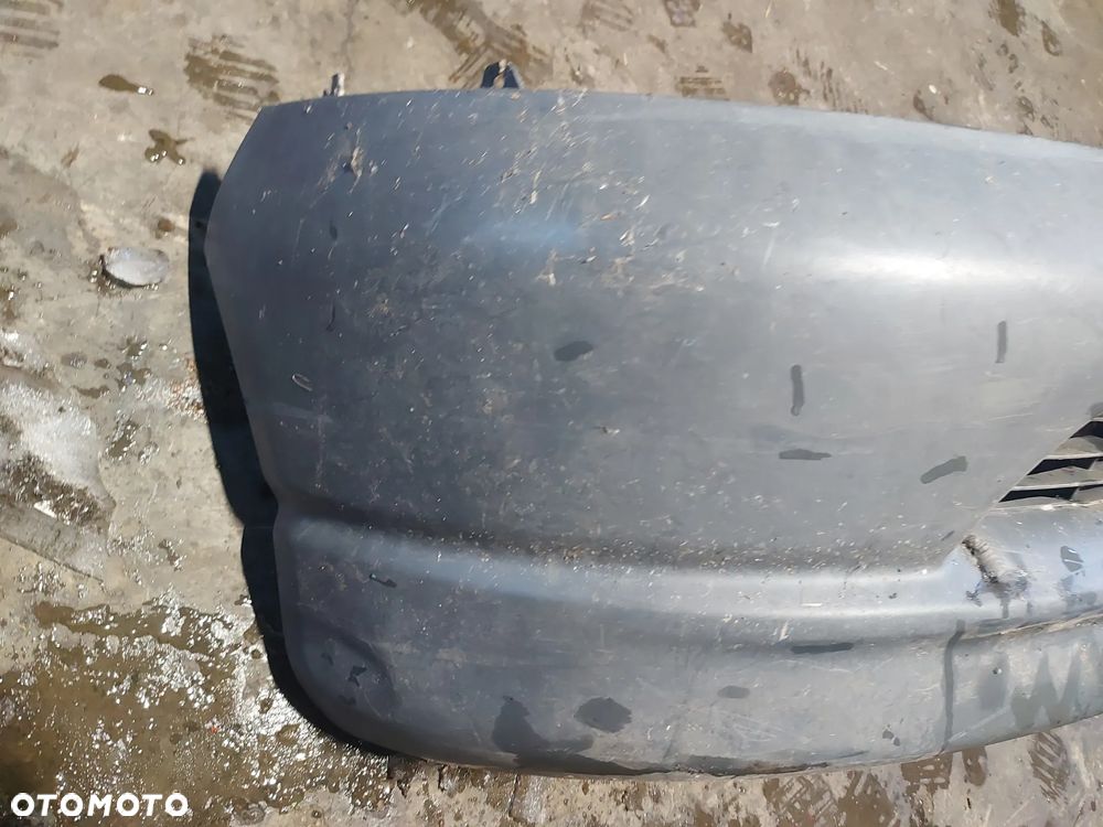 Zderzak przedni przód Toyota Hiace - 9