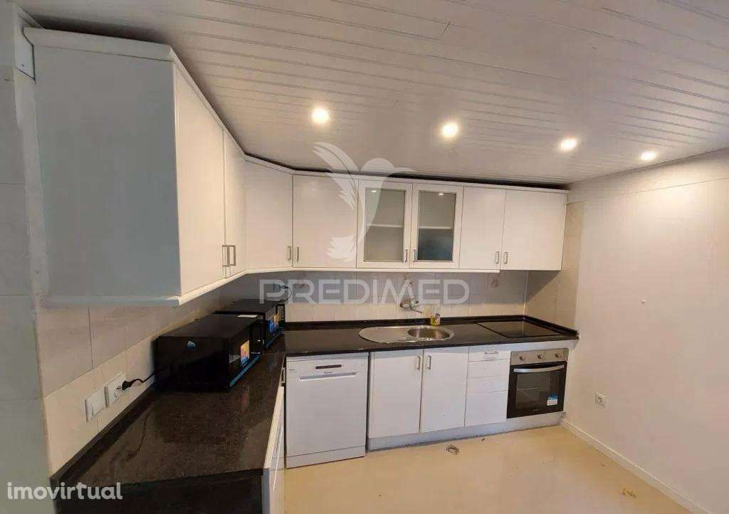 Duas Moradias remodeladas Ajuda - Grande imagem: 2/26