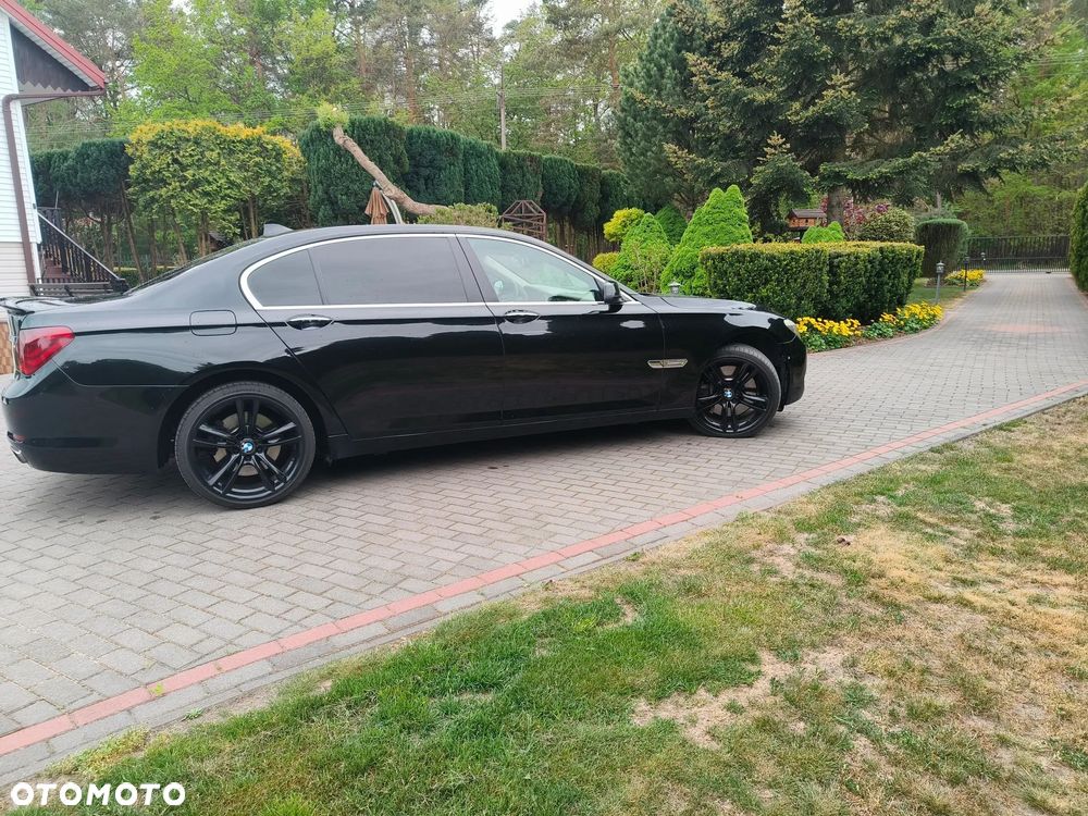 BMW Seria 7 740i L - 2