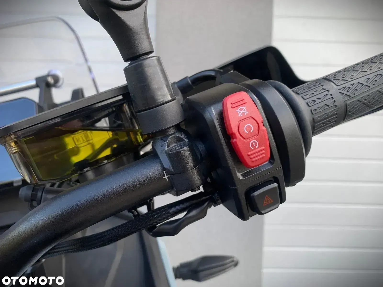 CFMoto MT - 12