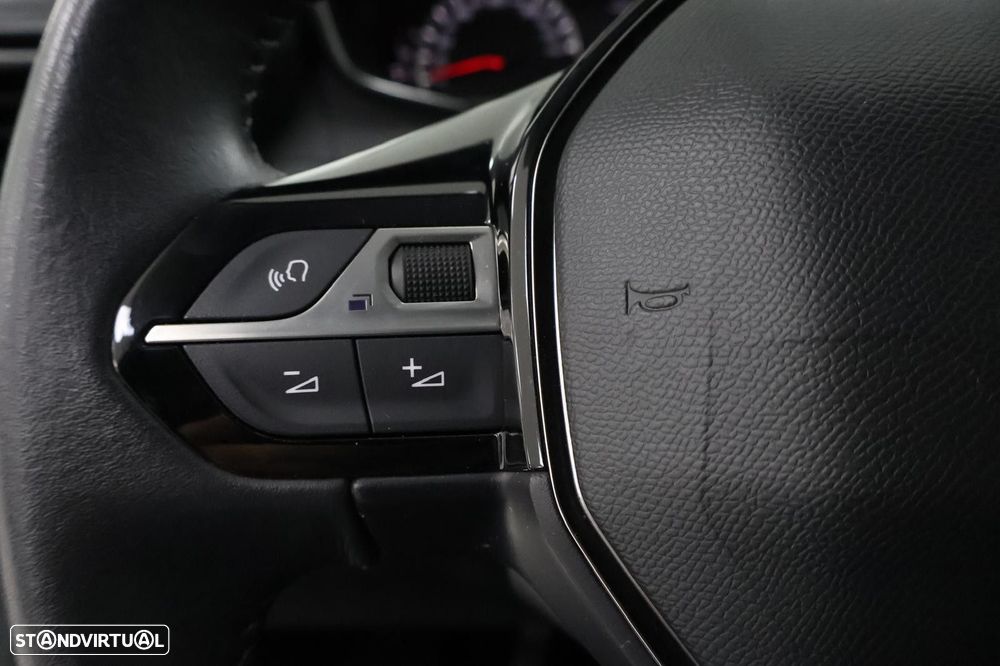 Peugeot 208 1.2 PureTech Allure - 17