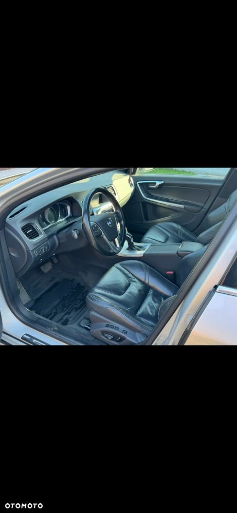 Volvo V60 D4 Geartronic Momentum - 13