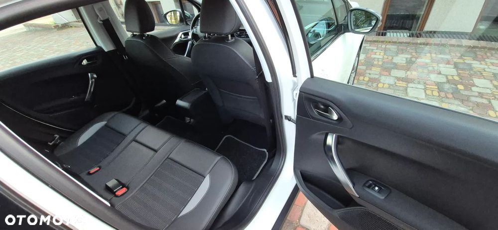 Peugeot 2008 PureTech 110 Stop&Start Allure - 14