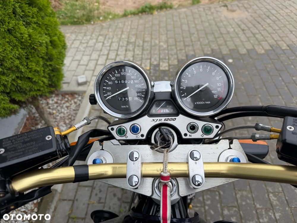Yamaha XJR - 27