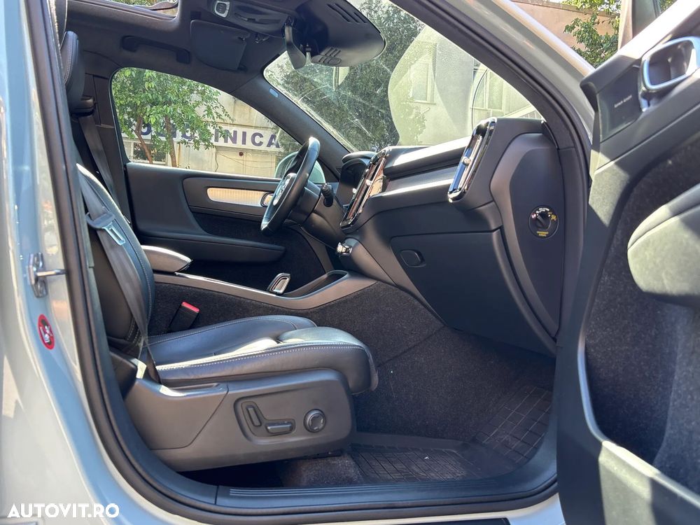Volvo XC 40 D4 AWD Momentum Pro - 26