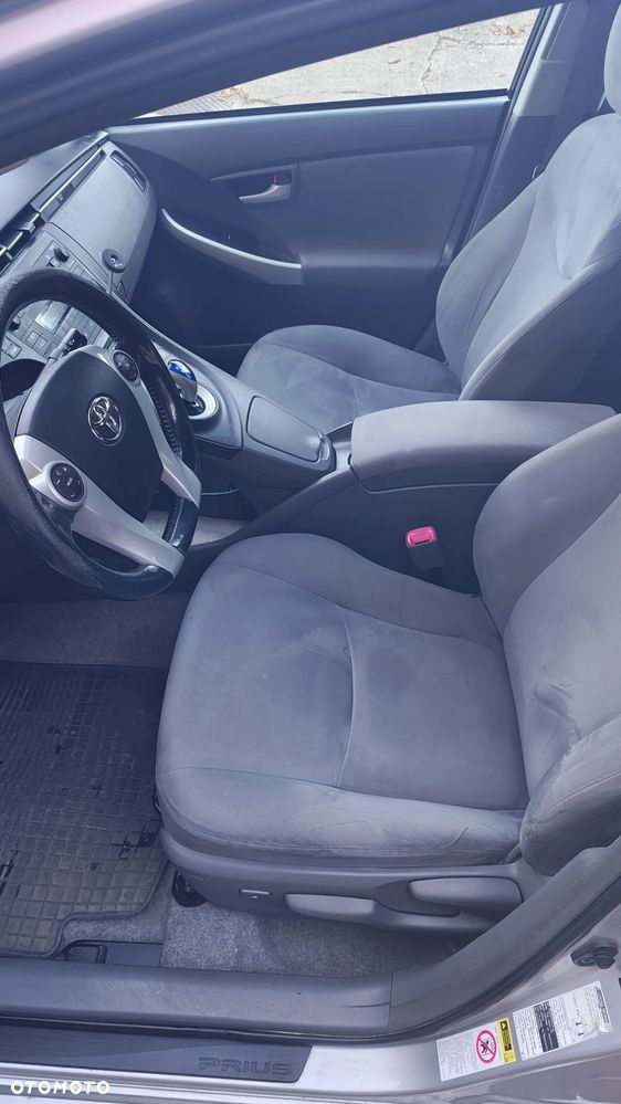 Toyota Prius 1.8 HSD Sol - 13