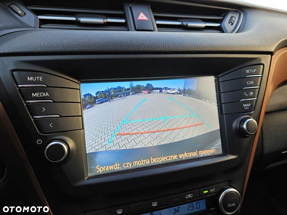 Toyota Avensis 1.8 Premium EU5 - 22