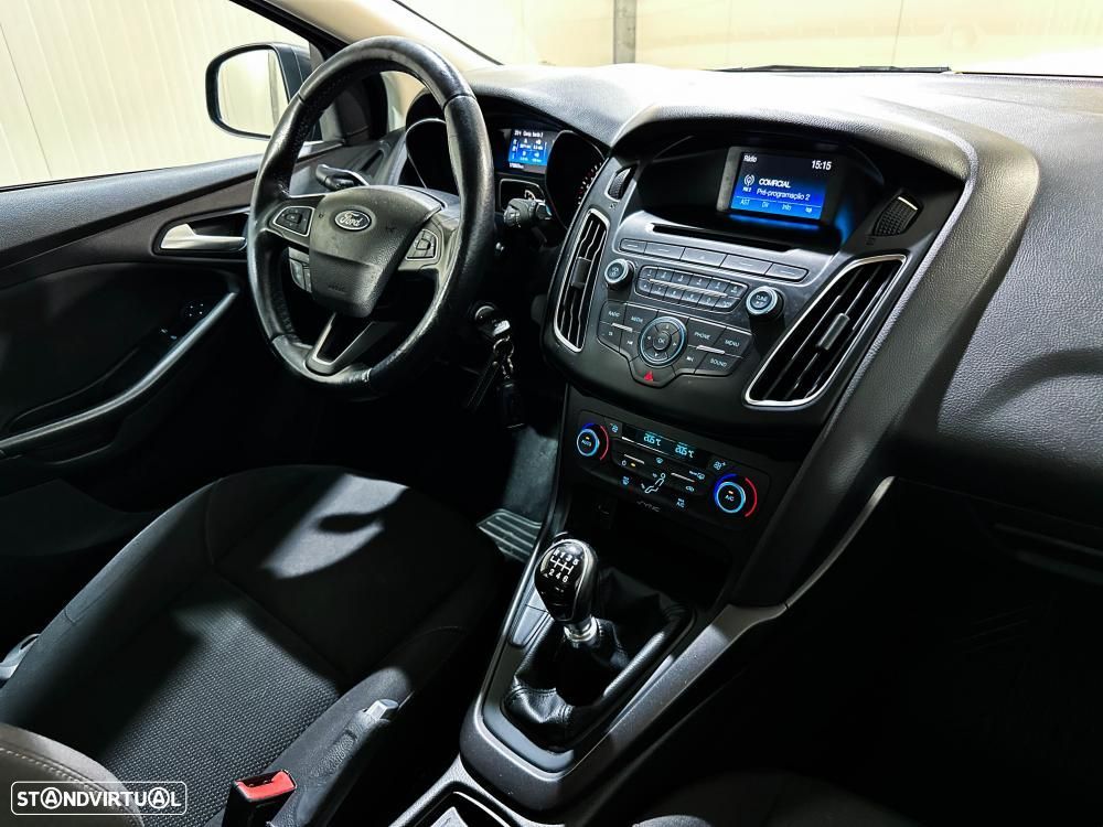 Ford Focus 1.6 TDCi Titanium — fotografia 31