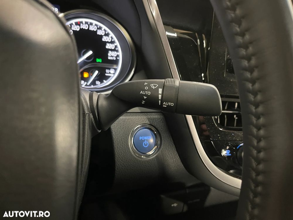 Toyota Camry 2.5 Hybrid Business - 22