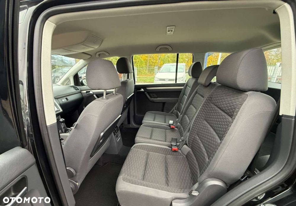 Volkswagen Touran - 25